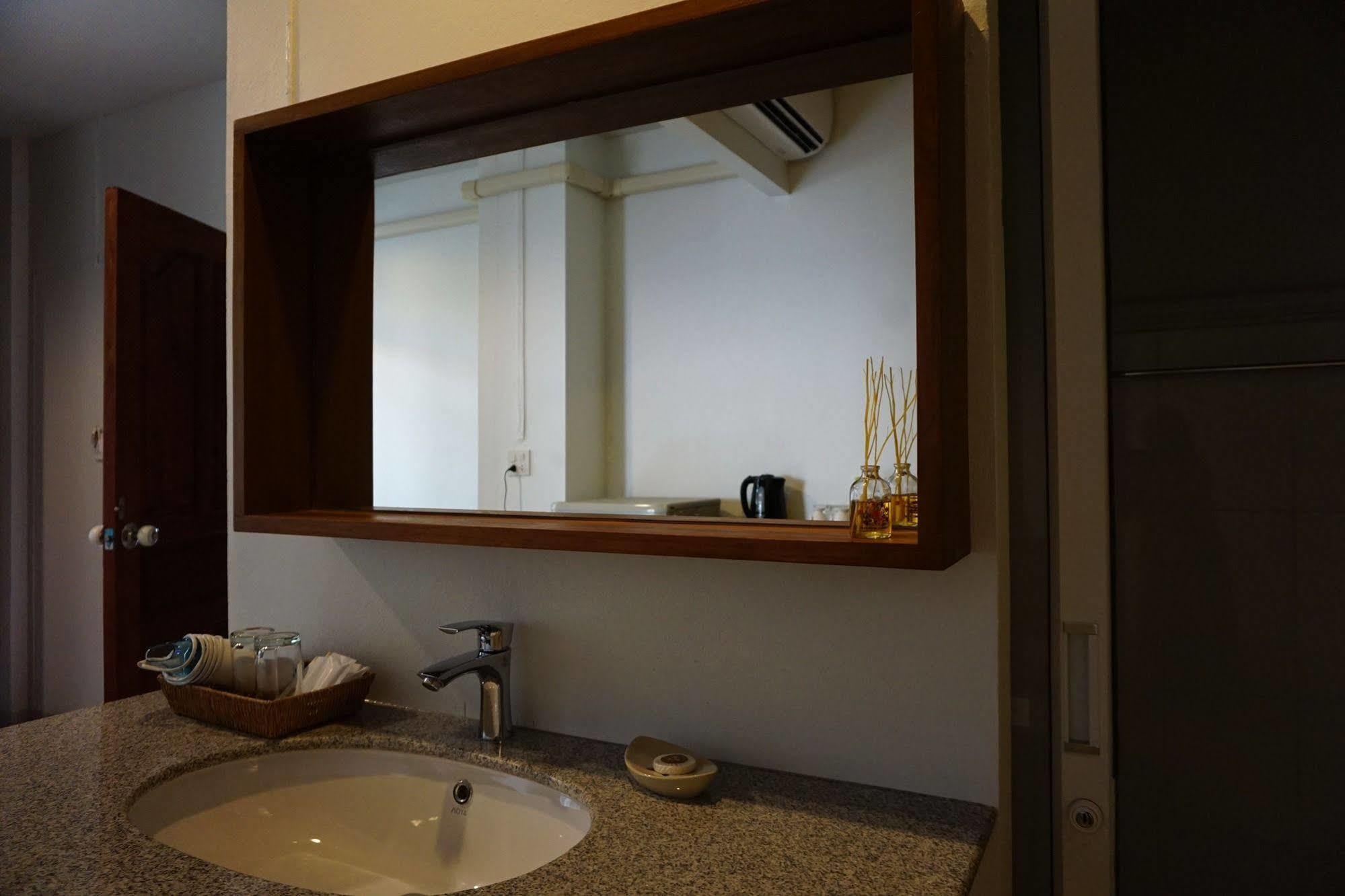 Baan Iyara Hotel Nan Kültér fotó